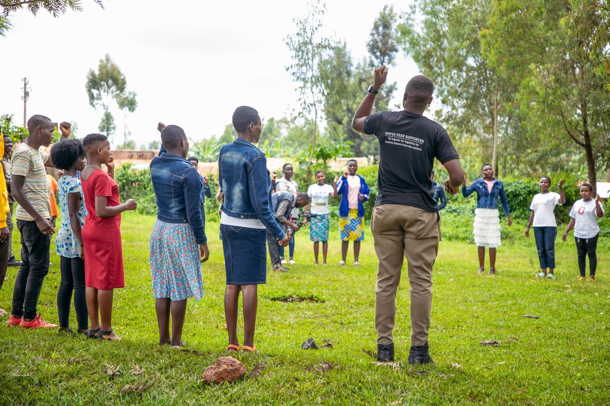 Amos is passionate about helping his peers achieve good mental health & his big smile shows it😄 With the generous support of @JapanGov, hundreds of young volunteers like Amos are raising awareness on mental health & available teen-friendly health services among their peers in🇷🇼