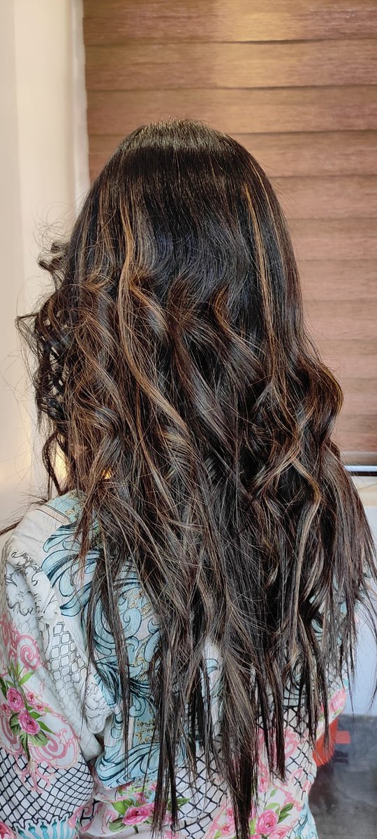 StyleAndStreaX's tweet photo. "If you don't look good, we don't look good. ” 

          Hair color transformation by @styleandstreax

🔎Love this content? Follow us for more
🗣️Share it with your loved ones
🤍 Quality assured 

Book your appointment today
📍Parraypora, Hyderpora Srinagar
📞  6006622199 https://t.co/JcHoYxpp9c