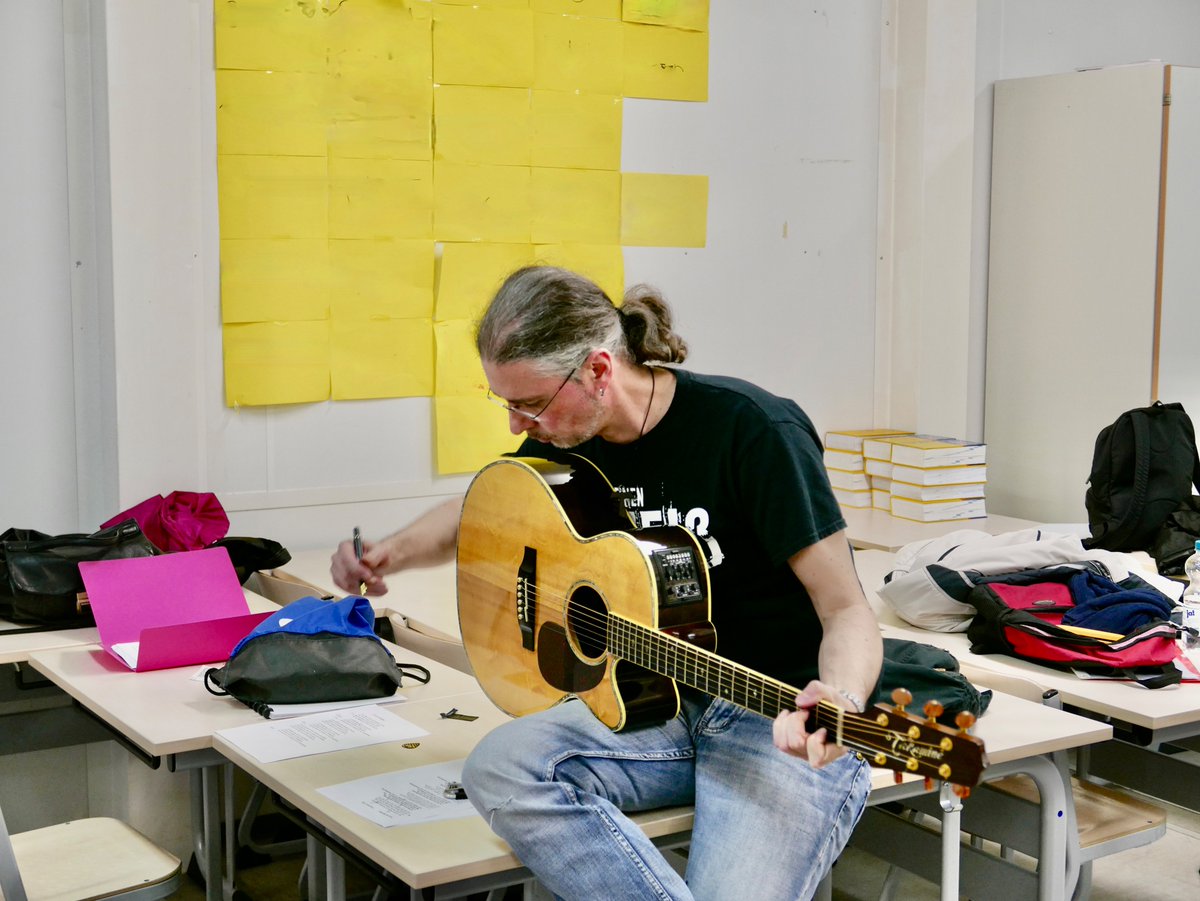 altermarktspiel's tweet photo. Ein inspirierender Abend voller kreativer Energie
Letzten Donnerstag traf sich das Ensemble des Altermarktspielkreises in voller Vorfreude in unseren Proberäumen am Zugweg, um die ersten Stücke für unser neues Herbstprogramm auszuwählen. #Altermarktspielkreis #Herbstprogramm https://t.co/mSvhNxO8by