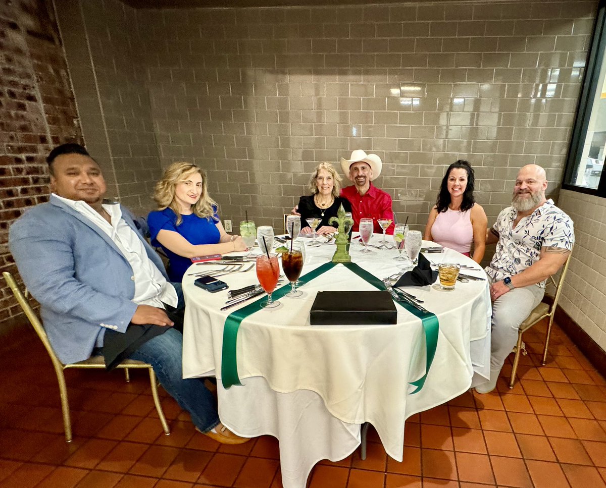 jsanger17's tweet photo. Wonderful dinner at Brennans Kitchen Table https://t.co/U00cP0gFiE