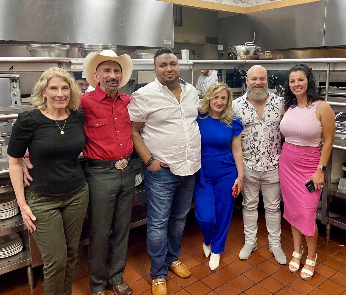 jsanger17's tweet photo. Wonderful dinner at Brennans Kitchen Table https://t.co/U00cP0gFiE
