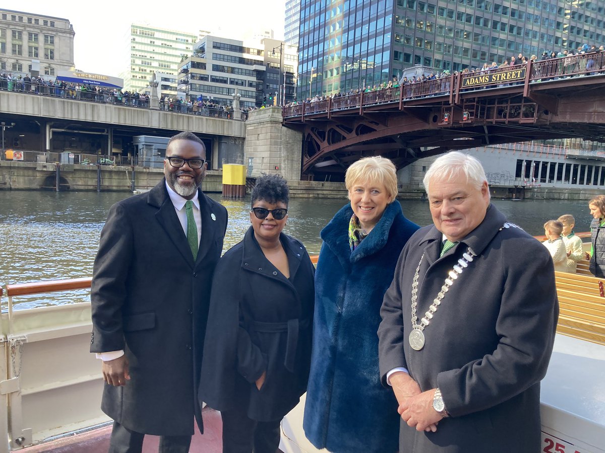 Happy St Patrick’s Day everybody! ☘️ Lovely to meet the Mayor of Chicago, Brandon Johnson and his wife Stacie along with the Mayor of Cork @cllrfrankoflynn #StPatricksDay