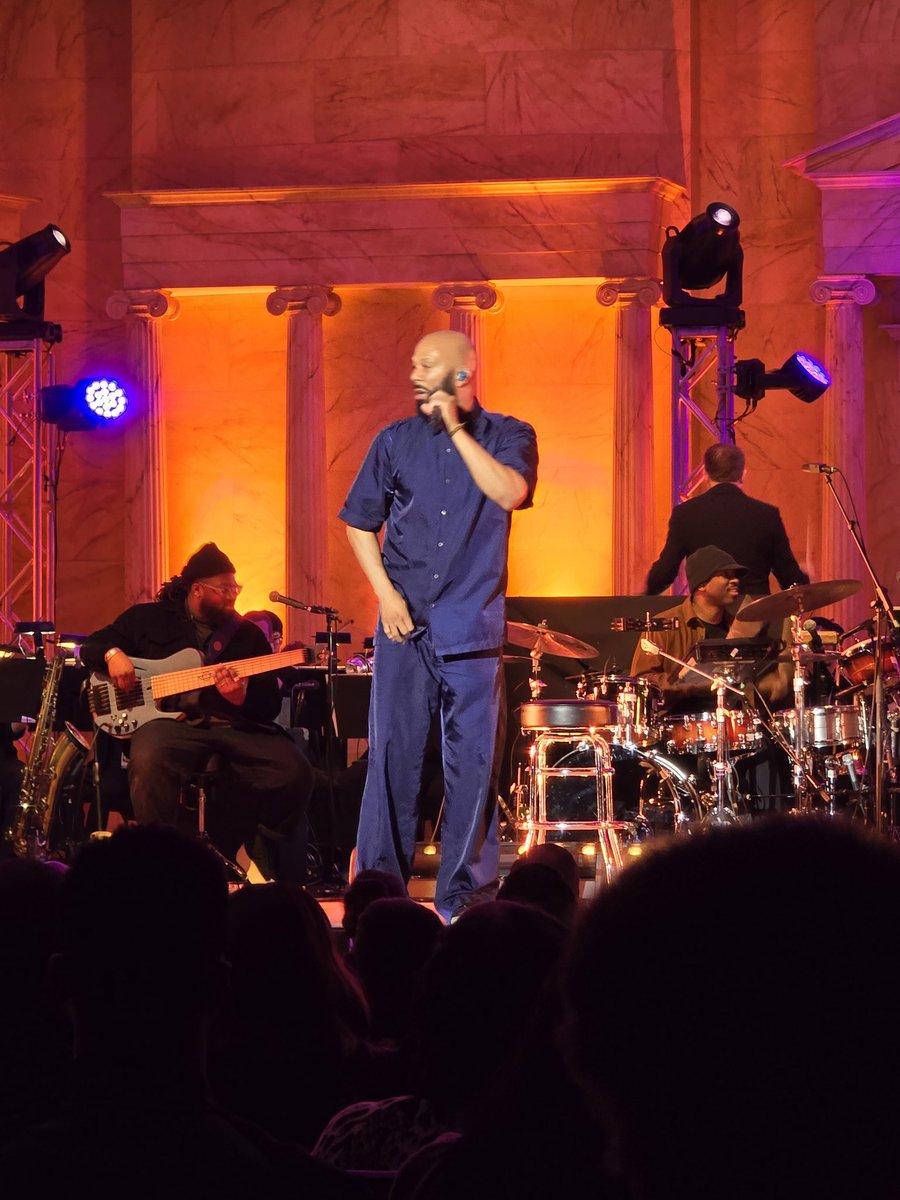 bwright12689's tweet photo. @common bruh!!!!! THANK YOU FOR WHAT YOU GAVE TOLEDO OHIO!!!!!!!! I'm only 34 &amp; became a fan back in the day! Testify still in my rotation. Thanks to @tarajiphenson for her performance in that video. Still get chills https://t.co/orTD9qLk4a