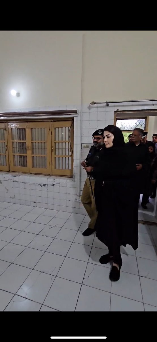 MaryamNSharif's tweet photo. Emotional moment to see the cell MNS, a three times PM was kept in. I was in the same jail but I was never allowed to visit him. Got to see it today. He’s Masha’Allah a king-maker today while the oppressors are no where. https://t.co/d7hvEfaafT