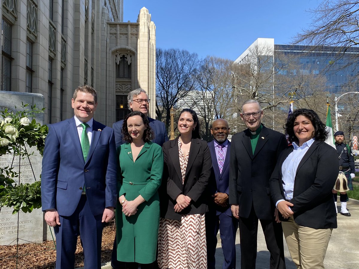 ☘️Sláinte It was a pleasure to reconnect with my friends at @irelandatlanta and welcome Minister @peter.burke.fg to City Hall for the annual wreath laying ceremony organized by the Hibernian Benevolent Society of Atlanta.