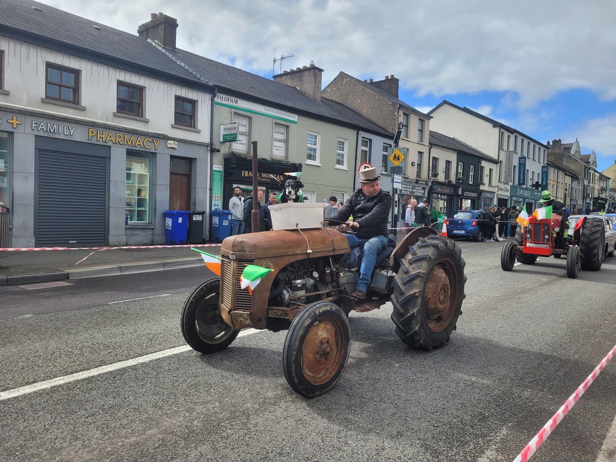 Fab turnout as usual at today's #StPatricksDay parade in #Fermoy ☘️ Well done to all involved 🇮🇪