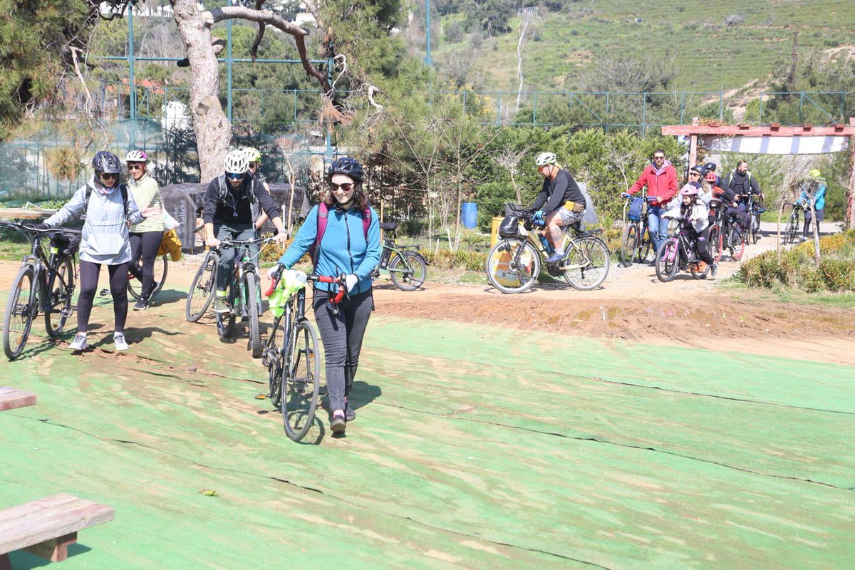 Don Kişot Bisiklet Kolektifi'nin, Heybeliada Çam Limanı'nda gerçekleştirdiği, Çam Limanı’nın belirsiz amaçlarla Diyanet’e devredilmesine ilişkin basın açıklamasına katılarak destek verdik.

Ada kıyılarında her türlü işgale karşıyız.

<a href="/donkisotcycling/">Don Kişot Bisiklet</a>