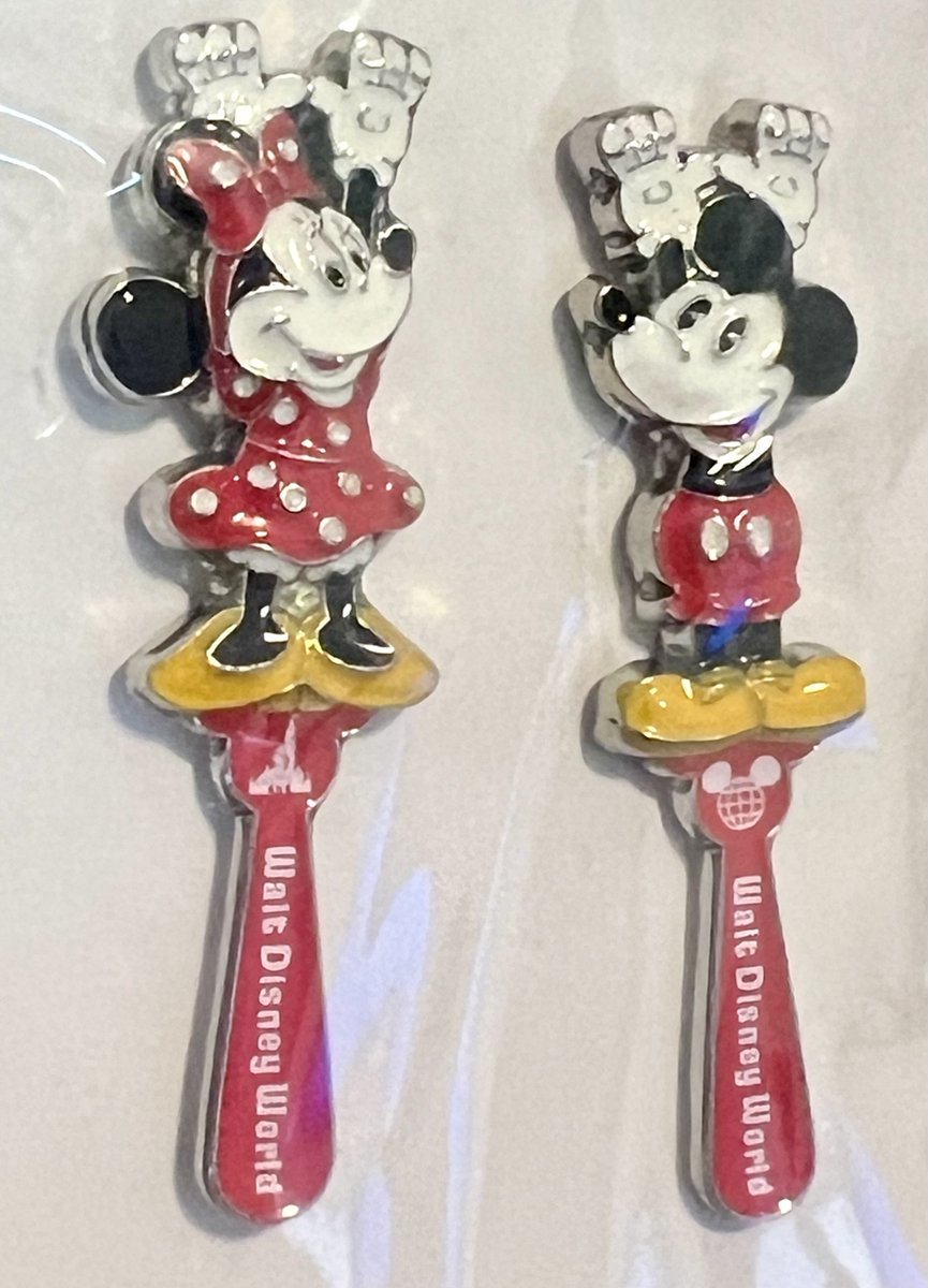 TeriE's tweet photo. EXCLUSIVE #DisneyParks WDW #50thAnniversary Vault #MickeyMouse #MinnieMouse Pin Set NEW FREE SHIP

#disneyworld #disneyworld50th #disneypinsforsale #disneypintrading #disneytradingpins #MickeyandMinnie #ebayfinds #disneyvault #Pintrading #WDW 

https://t.co/3KvsQuSjoE #eBay https://t.co/uIFE0RmMbc