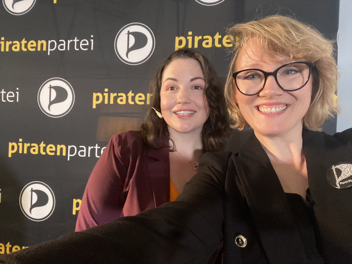 c_zorn's tweet photo. Merci Paris, c'était une belle soirée de campagne !
Pas encore tout à fait remise, mais déjà à Zurich où je rejoins le @ppsfr et notre chère @AnjaHirschel, spitzenkandidaten !  
#VotePirate #EU2024 https://t.co/1fMfwfMWQF