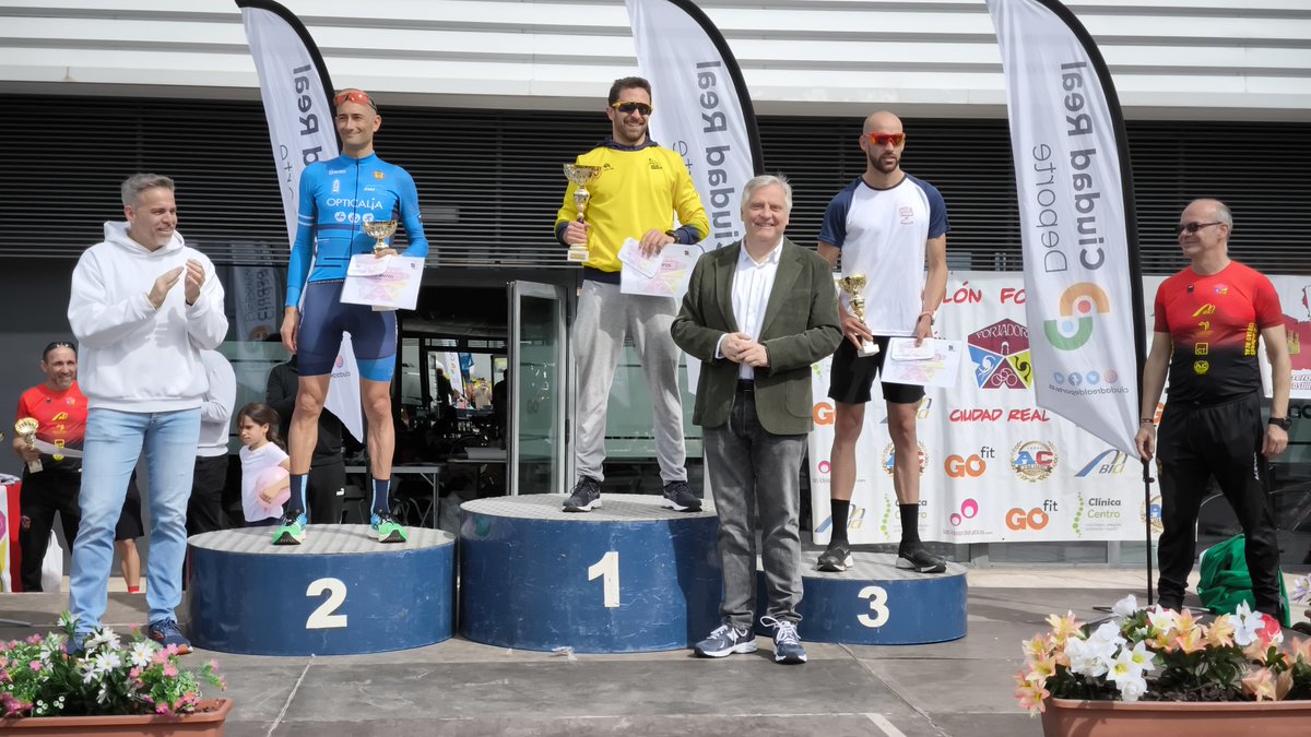 AYTO_CIUDADREAL's tweet photo. 🏃‍♀️🚴‍♀️El Duatlón Urbano toma las calles de Ciudad Real.

👉Un centenar de corredores se han dado cita en la octava edición del Duatlón Urbano de Ciudad Real que organiza el Club Forjadores de la capital, con las victorias de Daniel Arriero y de María José Sánchez. https://t.co/SHmzikXNGA