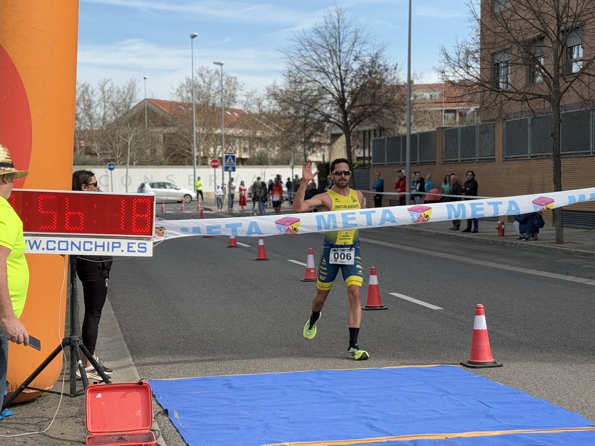 AYTO_CIUDADREAL's tweet photo. 🏃‍♀️🚴‍♀️El Duatlón Urbano toma las calles de Ciudad Real.

👉Un centenar de corredores se han dado cita en la octava edición del Duatlón Urbano de Ciudad Real que organiza el Club Forjadores de la capital, con las victorias de Daniel Arriero y de María José Sánchez. https://t.co/SHmzikXNGA