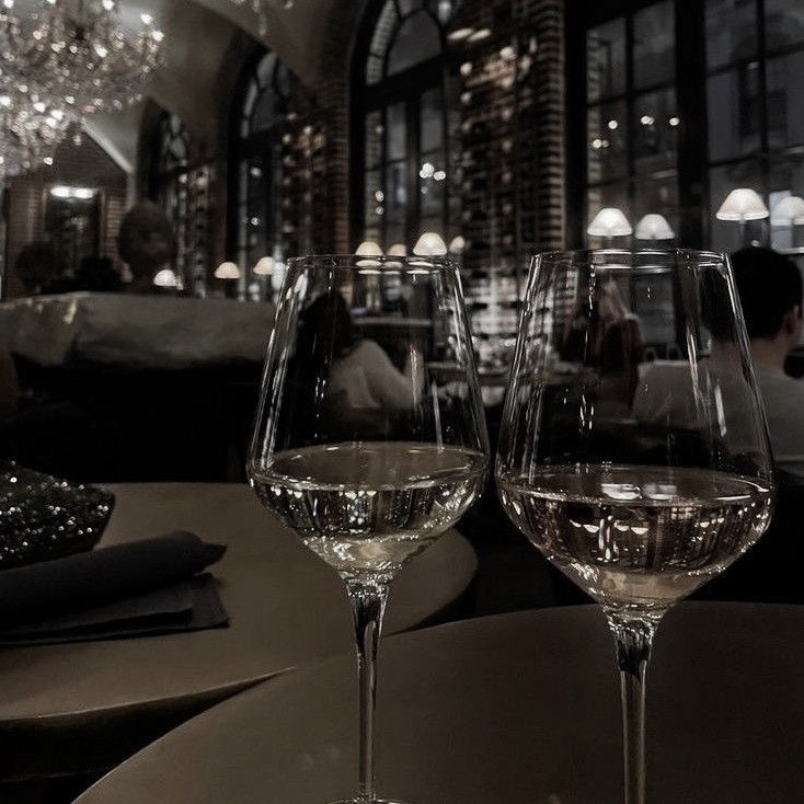 lsmcunt's tweet photo. 🥂🖤🪄 https://t.co/cLy9s1m71q