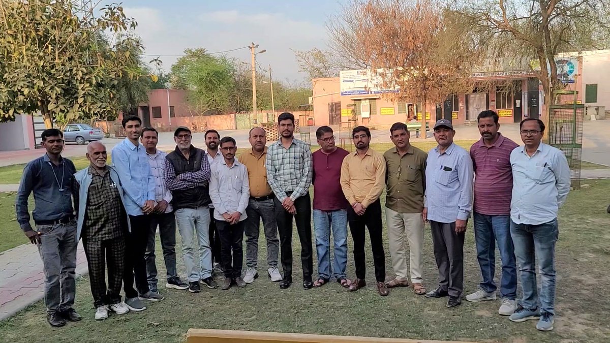 Kuldeepsharmap's tweet photo. #Hanumangarh : #रावतसर में ब्लॉक स्तरीय जनसुनवाई में कलक्टर कानाराम द्वारा पत्रकारो से दुर्व्यवहार से जुड़ा मामला,मीडियाकर्मियों व कलक्टर में बिगड़े सामंजस्य के बाद APRO पहुंचे रावतसर,दो दौर की वार्ता कर सामंजस्य स्थापित करने का प्रयास किया शुरू,

@HmghPolice @DmHanumangarh @BhajanlalBjp @RajCMO @RajGovOfficial @BedamSingh #Rajasthan #Jaipur #Bhadra #Rawatsar #Pilibanga @RajBhavanJaipur #Hanumangarh #Tibbi #Pallu #Bikaner #Nohar