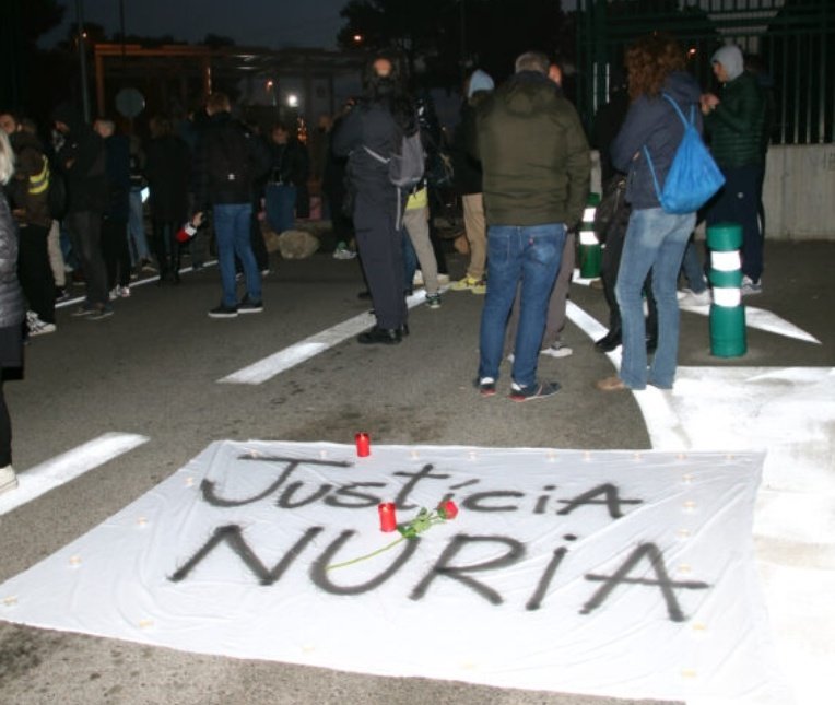 Cal mediació al màxim nivell <a href="/perearagones/">Pere Aragonès i Garcia</a> 
La solució no vindrà via <a href="/mossos/">Mossos</a>
Volem q el Palau de la Generalitat tingui lideratge davant l'assassinat d'una servidora pública seva en el seu lloc de treball. 
Un Palau sense Generalitat és un museu sense serveis públics #totssomNúria