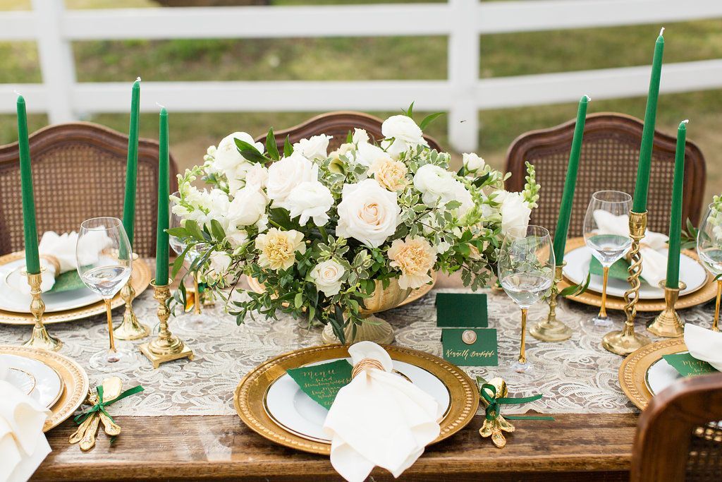 Avow_wb's tweet photo. Happy St. Patricks day! For all those couples who love the spirit of this day or maybe out of luck you meet your put of gold this day, here are some ideas to include this celebration on your wedding!  
(Picture credit: The overwhelmed Bride website) https://t.co/lYa045PUa0