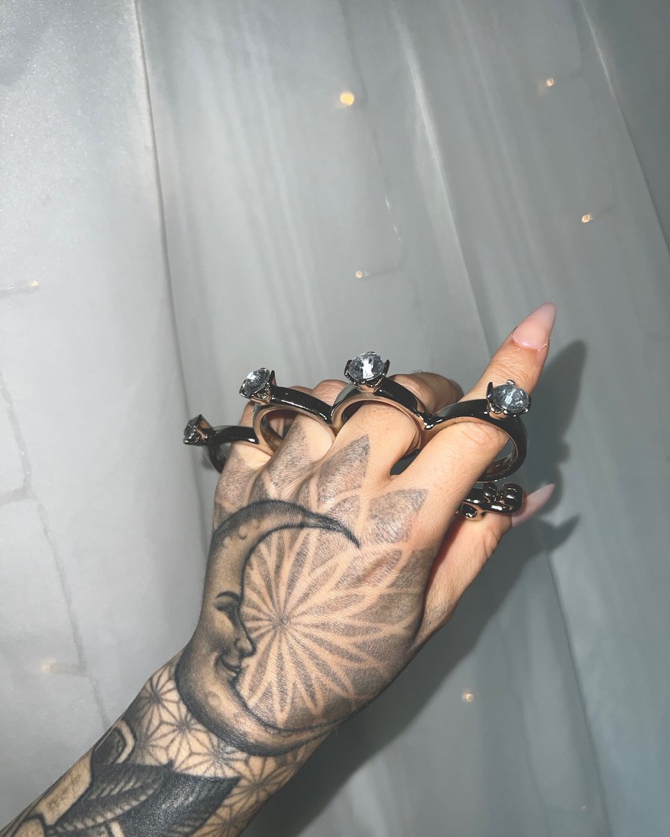 Protection and style go hand-in-hand. Our tools are designed to keep you safe and looking sharp.💪🏼👀