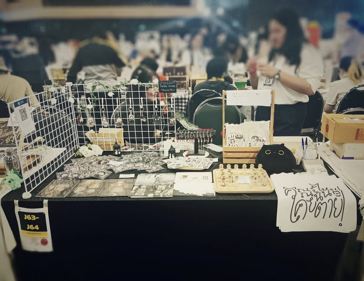MEMENTOHOUSE's tweet photo. จบไปแล้วกับงาน #CQ7  (รีรูปก่อนไม่ค่อยได้ถ่ายไว้)ขอบคุณทุกคนที่แวะเวี่ยนมาหากันที่บูธของพวกเรานะคะ  ในส่วนรอบไปรรอติดตามกันก่อนนะคะ!

และชื่อแมวที่ทุกคนมาช่วยกันตั้งชื่อมีอะไรแน่นอน รอติดตามด้วยเหมือนกัน  สุดท้ายนี้ขอบคุณอีกรอบค่ะ ไว้เจอกันใหม่ในงานหน้า🥀 https://t.co/vDgrhUZ25w