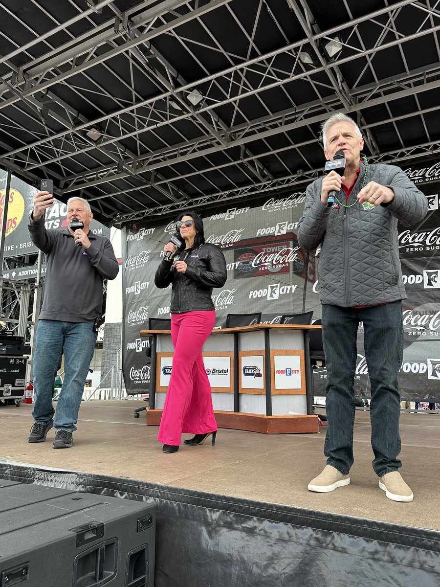 Trackside Live with @Kenny_Wallace 🏁 #itsbristolbaby #FoodCity500