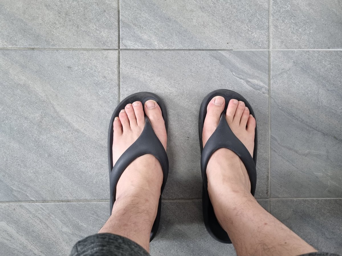 y23bs's tweet photo. #남자발 #男足 #malefeet #풋플 https://t.co/mbpYVg5u3z