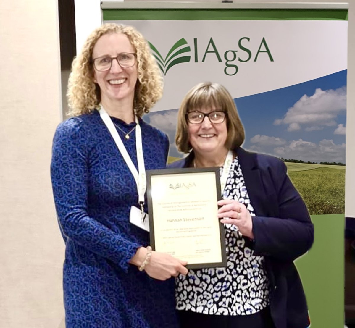 🟢FELLOWSHIP AWARD🟢 @HKStevenson123 Congratulations! Presented prestigious IAgSA Fellowship Award! Exceptional expertise, respect of peers, 5yrs on Council & commitment to bolstering #Mentor Programme are truly commendable. 🚜#FellowshipAward #AgriculturalExcellence #Mentorship