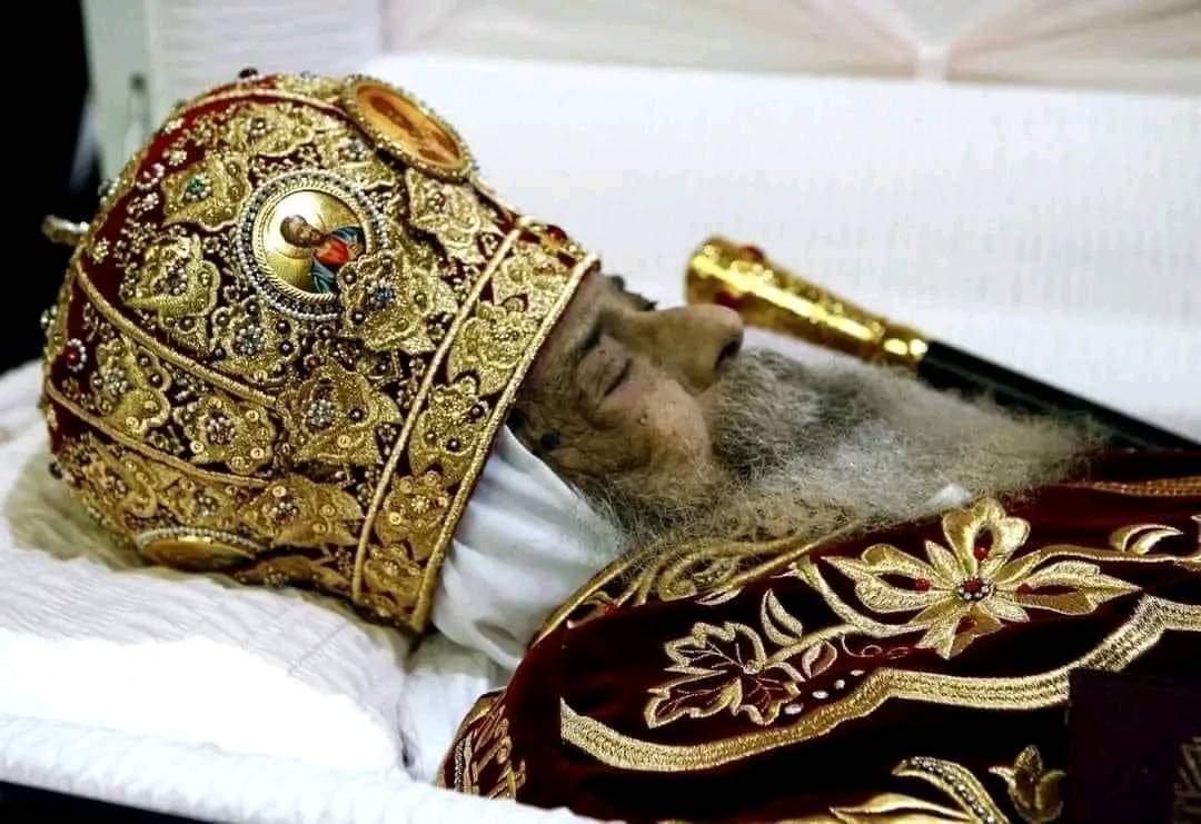 يا بخت الخشب اللي حضنك بحجة انه صندوق💜🥺

الذكرة (١٢) للبابا شنوده معلم الاجيال 💜✨