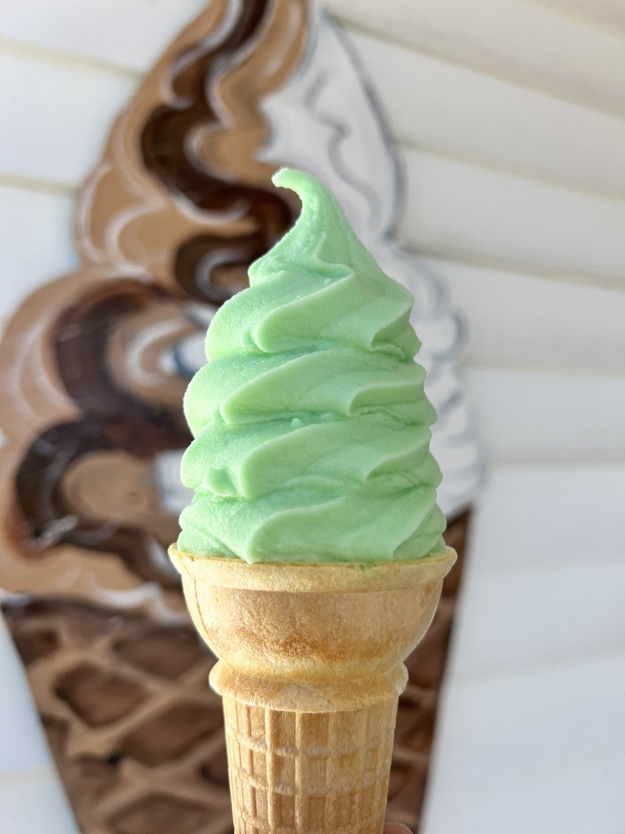 Happy St. Patty’s Day and Ross Opening Day! ☘️

Today we have lime sherbet at Ross and key lime sherbet at Hamilton. We hope to see you soon!