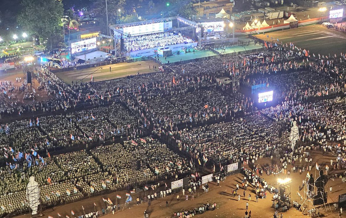 NavnathBanBJP's tweet photo. शिवाजी पार्कवर भारत जोडो नाटक कंपनीच्या सभेत रिकाम्या खुर्च्या....

मुंबईकरांनी राहुल गांधी आणि त्यांच्या इंडी आघाडीला जागा दाखवली....

अब की बार ४०० पार! https://t.co/HipjjwoPIt