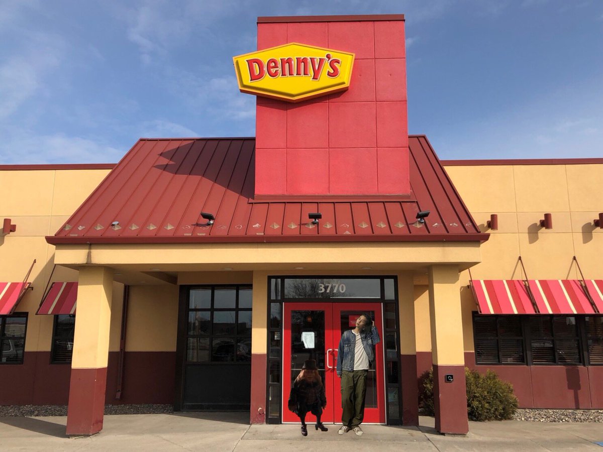 favxritejsuh's tweet image. yeah we fancy like denny’s on a date night
