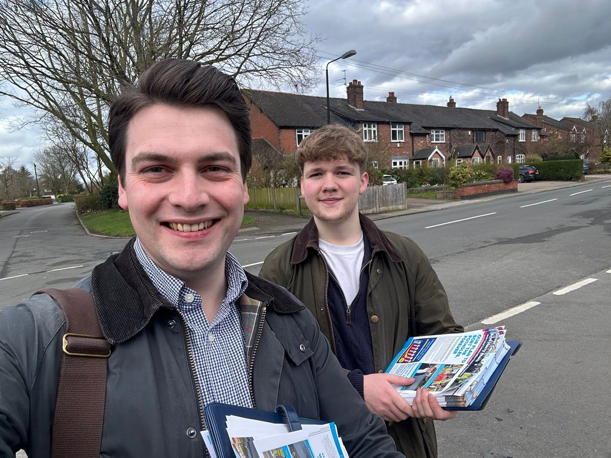 Lovely speaking to locals today in Timperley with @OliverJCarroll 🗳️