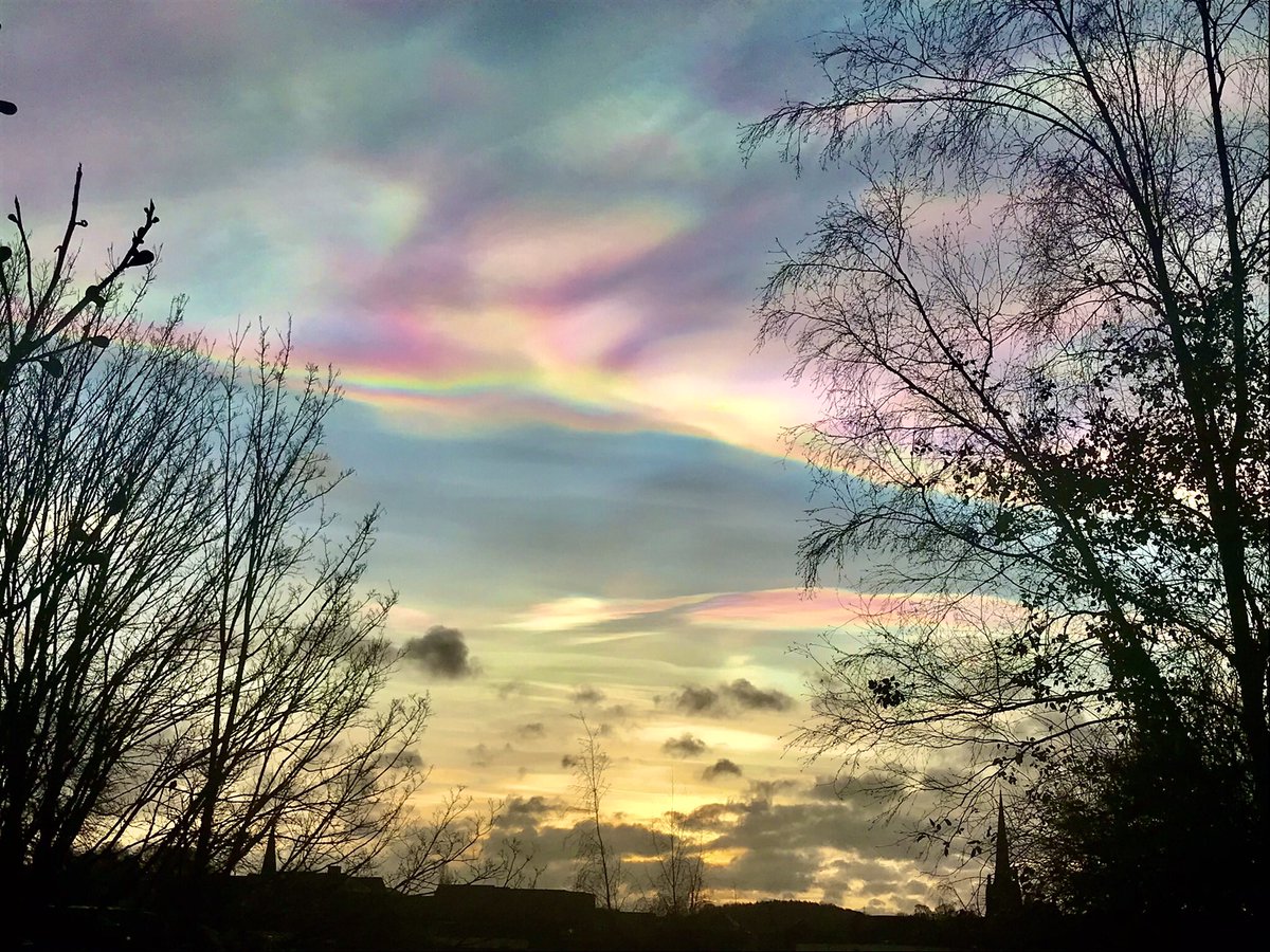 Pangolin365's tweet photo. UK Dec 2023: First time I have seen these rare Nacreous clouds, also known as ‘Mother of Pearl’ clouds. They normally form in the lower stratosphere over polar regions when the sun is just below the horizon, the colours are produced as sunlight diffracts around tiny ice crystals https://t.co/cLlu2pauuS