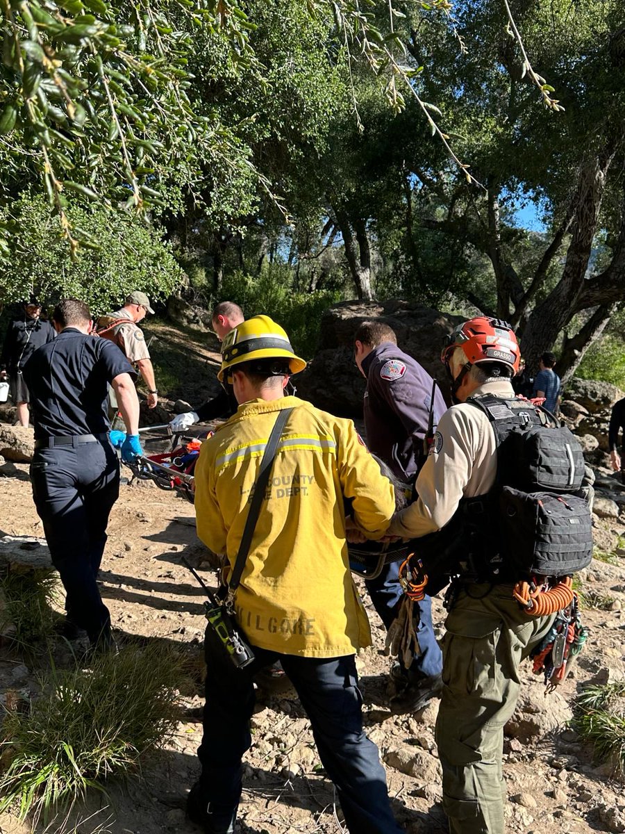 Teamwork by @LACOFD @CAStateParks and @MalibuSAR resulted in a successful rescue of a female hiker who suffered an ankle injury in the gorge at #malibucreekstatepark. Cooperative interagency rescuers with one goal - safely rescue our victims. @LASDHQ