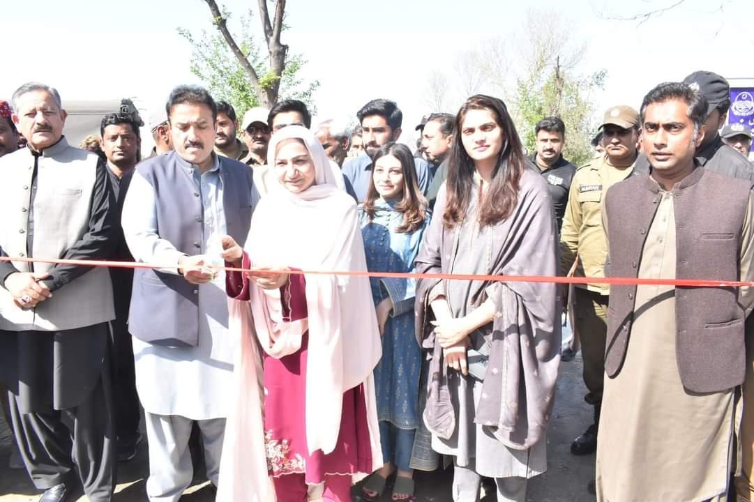 lgcddpunjab's tweet photo. وزیر بلدیات ذیشان رفیق کا "ستھرا پنجاب" کے سلسلے میں تحصیل حافظ آباد کا دورہ
 ذیشان رفیق نے ستھرا پنجاب کے تحت بنائے گئے ماڈل ویلیج کوٹ پیر ثانی کا دورہ کیا۔ ضلعی انتظامیہ اور اس��ٹنٹ ڈائریکٹر لوکل گورنمنٹ  کی جانب سے ستھرا پنجاب مہم پر تفصیلی بریفنگ بھی دی گئی۔ 

16-03-24 https://t.co/E4ooXSdbb0