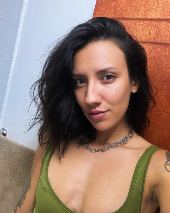 My birthday is in four days. Show me you love me 💛💕 https://t.co/QsoihWIpCg<a href="/tag/newprofilepic"class="tags"><span>#newprofilepic</span></a>