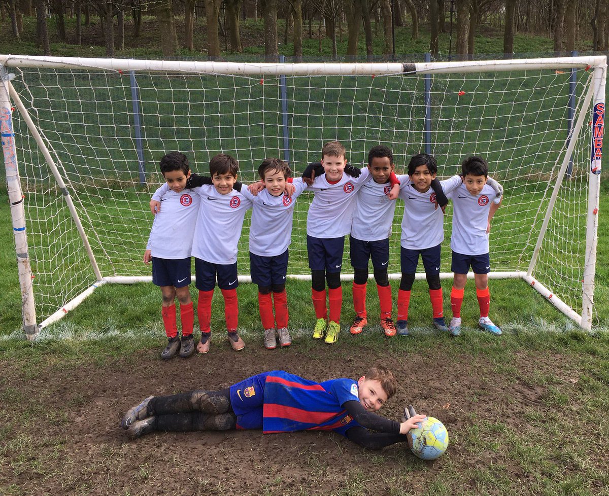 Our U9’s 😁 All smiles at the end of the game yesterday! Well done everyone ⚪️🔵🔴⚽️👍