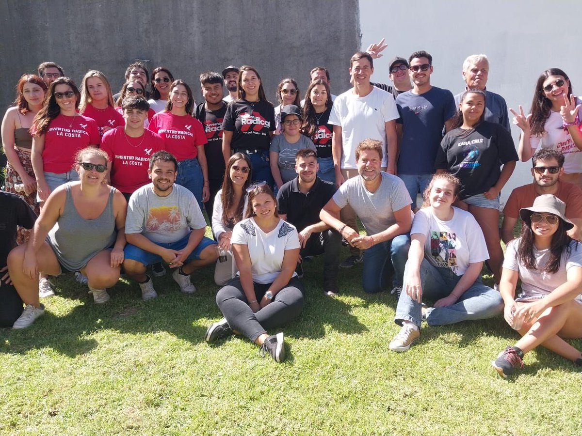 Ayer, junto a <a href="/Juarez_AMelisa/">Melisa Anahí Juarez</a>, Patelo Honores y <a href="/ArielMBordaisco/">Ariel Bordaisco</a>, participamos del encuentro de la Juventud Radical de la 5ta sección en Miramar. 

Un partido en movimiento con jóvenes dispuestos a construir una alternativa de gobierno para todos los bonaerenses 💪