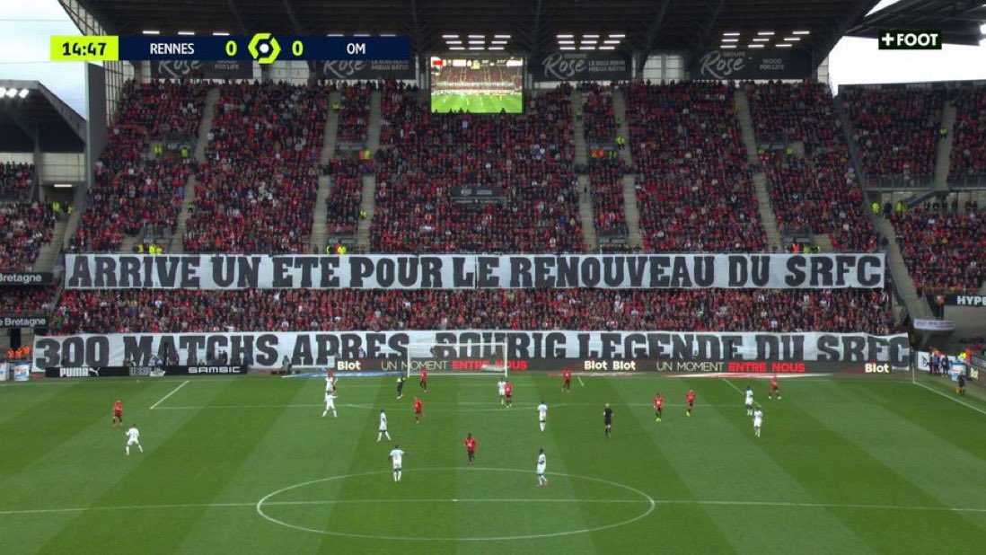 « Arrive un été pour le renouveau du SRFC, 300 matchs après, Bourig Légende du SRRC » ❤️🖤

Hommage exceptionnel des supporters rennais pour Benjamin Bourigeaud. ✨

(@CanalplusFoot)