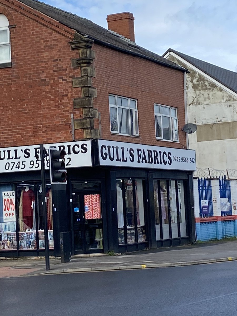 andrewwormald's tweet photo. Where do Cardassian officers go to get their uniforms? #StarTrek #GullsFabrics #GulDukat #DS9 #ForCardassia https://t.co/K82WzQQ49W
