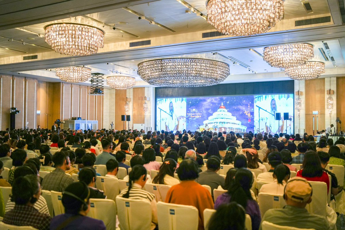 Gurudev's tweet image. In Hong Kong, an immersive experience in wisdom and meditation.