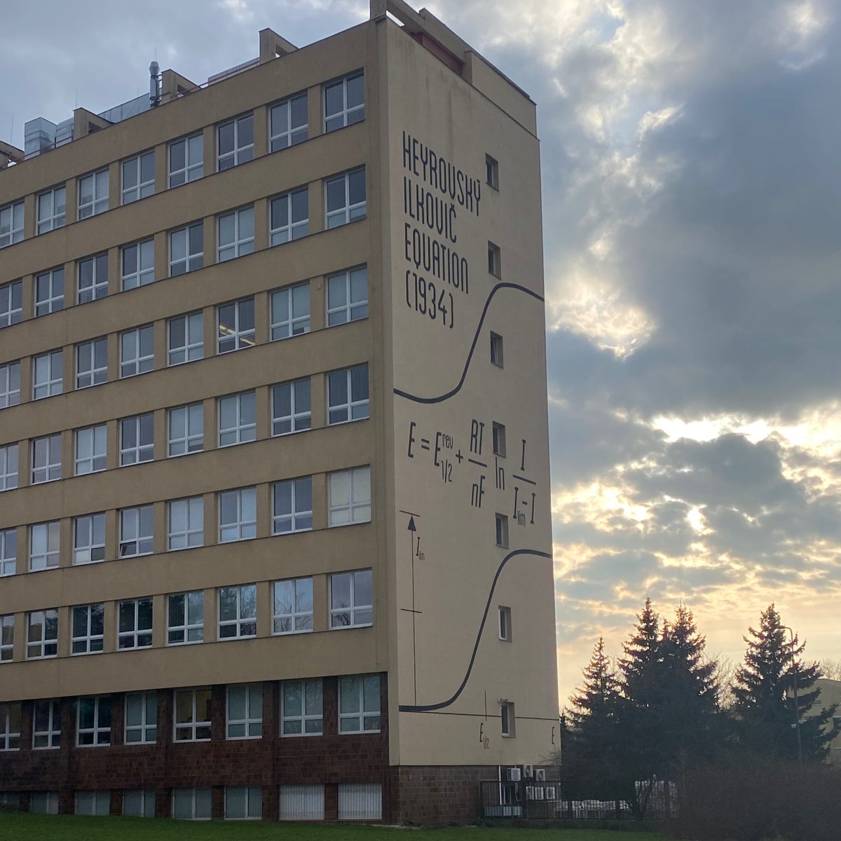 First days @JHINST_Prague at Martin Hof Group. 🇨🇿
Embark on a new journey for 4-months under 'Maria de Sousa Award”, funded by @bialfoundation and #Portuguese_Medical_Association.

#tau, #lipidmembranes, #SingleMolecule. 🔬🧠

@iBBTecnico, @DBioengineering, @istecnico.