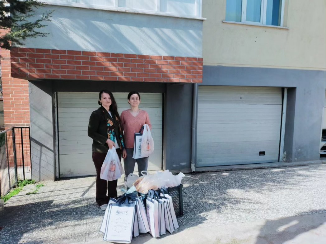 🔹Işıklar Mahallesi 
🔹Batıkent Mahallesi

AK Parti Tepebaşı İlçe Kadın Kolları olarak;
Kıymetli Başkanımız Sayın Hamid Yüzügüllü'nün selâmlarını ileterek,
Işıklar ve Batıkent Mahallelerinde 
pide ikramında bulunduk.

#RamazanBirlikteGüzel

#TepebaşınınYüzüGülecek <a href="/HamidYuzugullu/">Hamid YÜZÜGÜLLÜ</a>