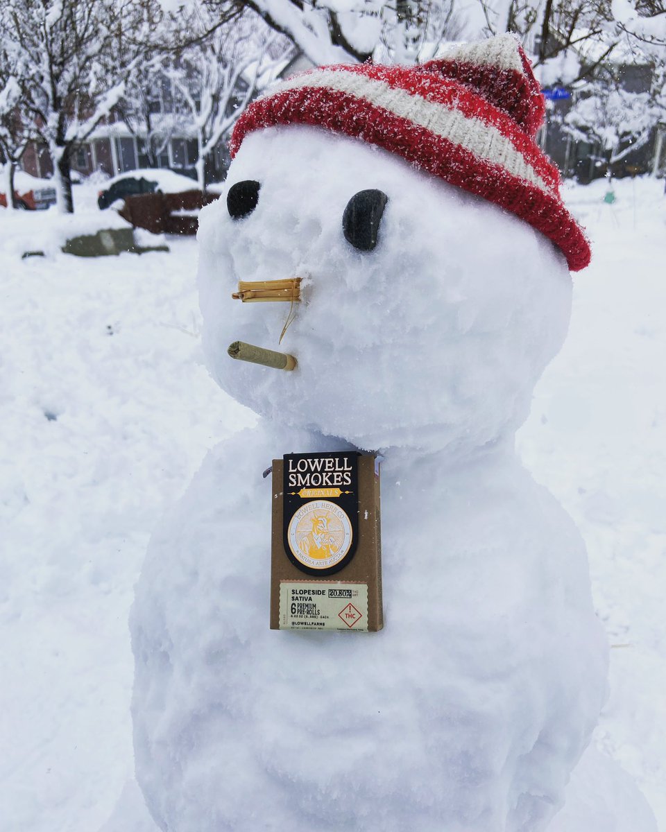 Hope everyone enjoyed the snow last week! We know Mr. Smokey sure did! 

#thefarmboulder #stonersnowday