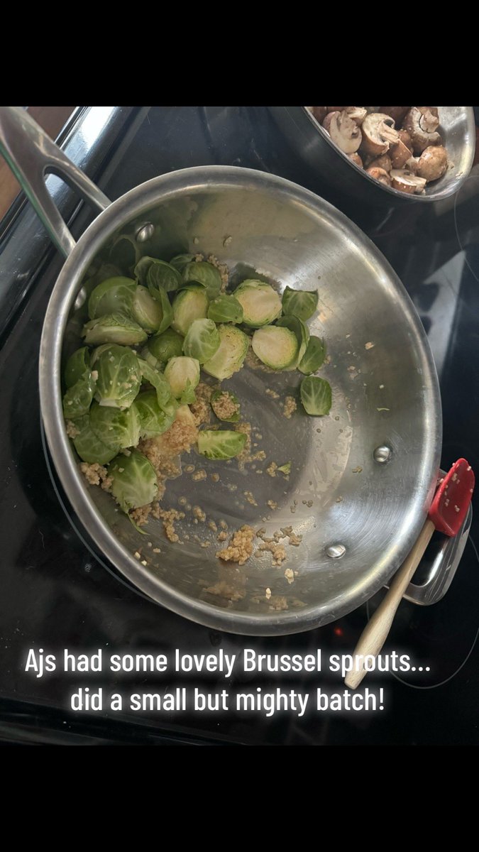 quesarahcooks's tweet photo. Ajs had some lovely Brussel sprouts…did a small but mighty batch!

#brussels #halved #garlic https://t.co/KSBLWRujGX