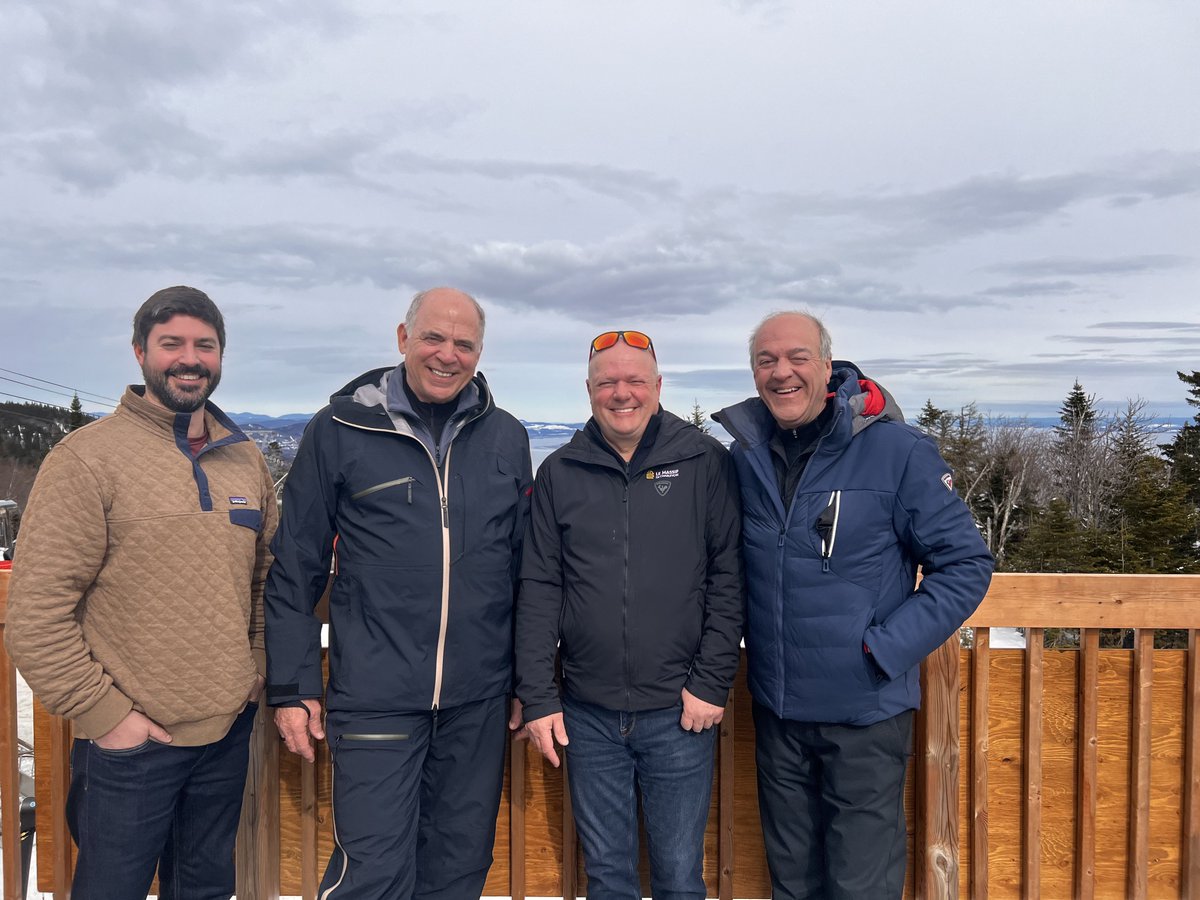 Fin de ma tournée dans Charlevoix au Massif avec Daniel Gauthier (Propriétaire du Massif), ses partenaires Claude (Président) et Charles-Antoine Choquette (DG). Le Massif est un excellent projet qui fait rayonner le Québec. En bonus, il reste encore de la neige pour le ski 😉