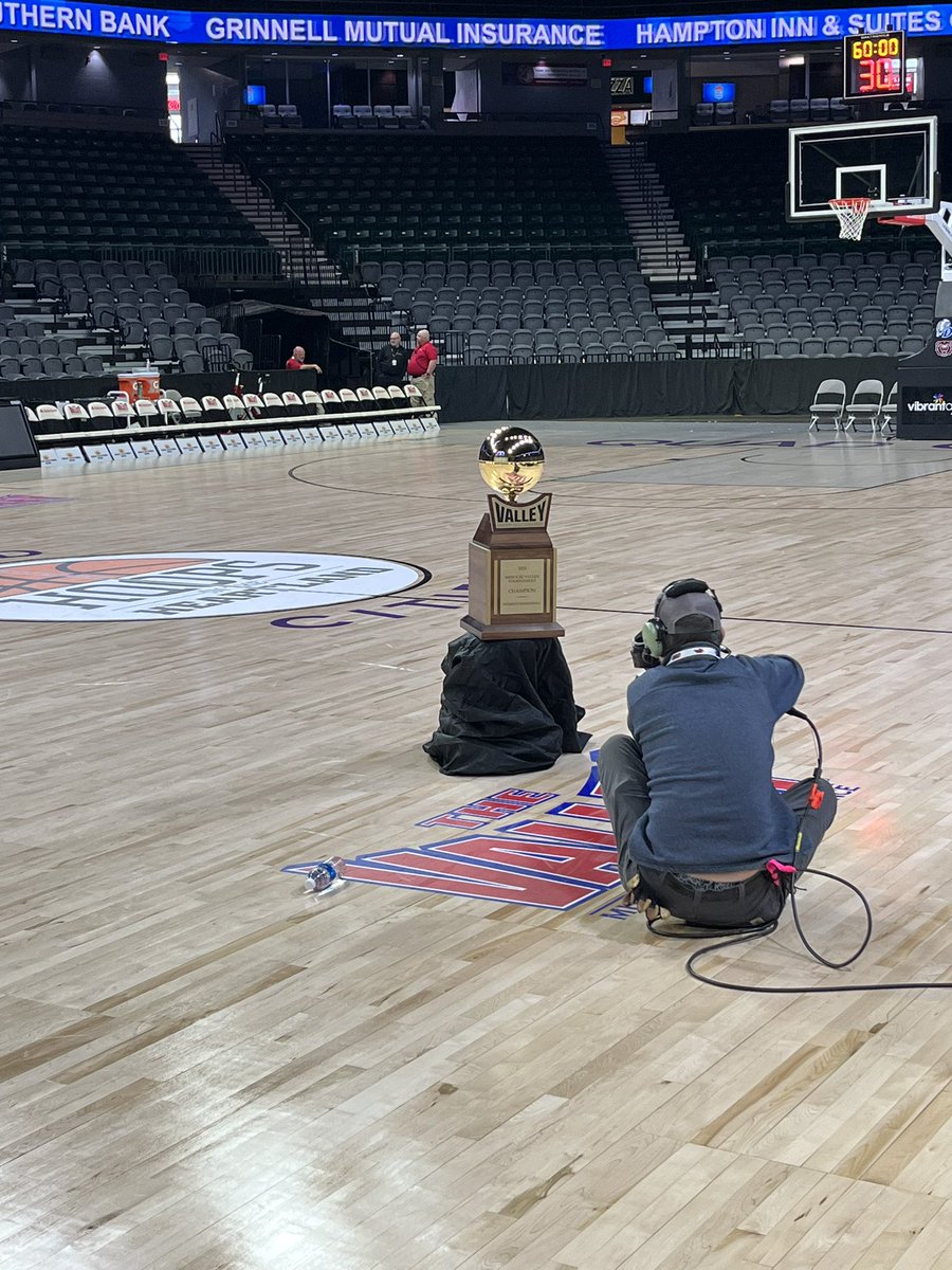 Pre-gaming with the hardware for @espn @ValleyHoops @VisitQuadCities #SportsQC