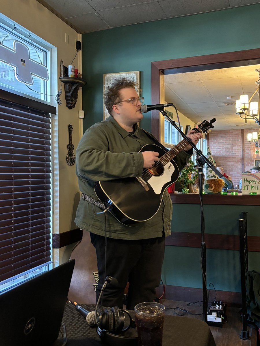 999WWCT's tweet image. Michigander has taken the stage at the Fox Pub for Shamrock &amp;amp; Roll! We’ll be here until noon so be sure to get on out!