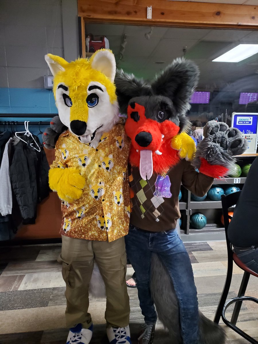 Last night's furbowl pt V. (Let me know if you see yourself below) #furry #furries #furmeet #furryfandom #furbowl #fursuit #fursuiters #publicfursuiting #norixxthewolf #dragonfurry #zebrafurry #dogfurry #skullfurry #sergalfurry #batfurry #furbowl #furriesofmichigan #bowling