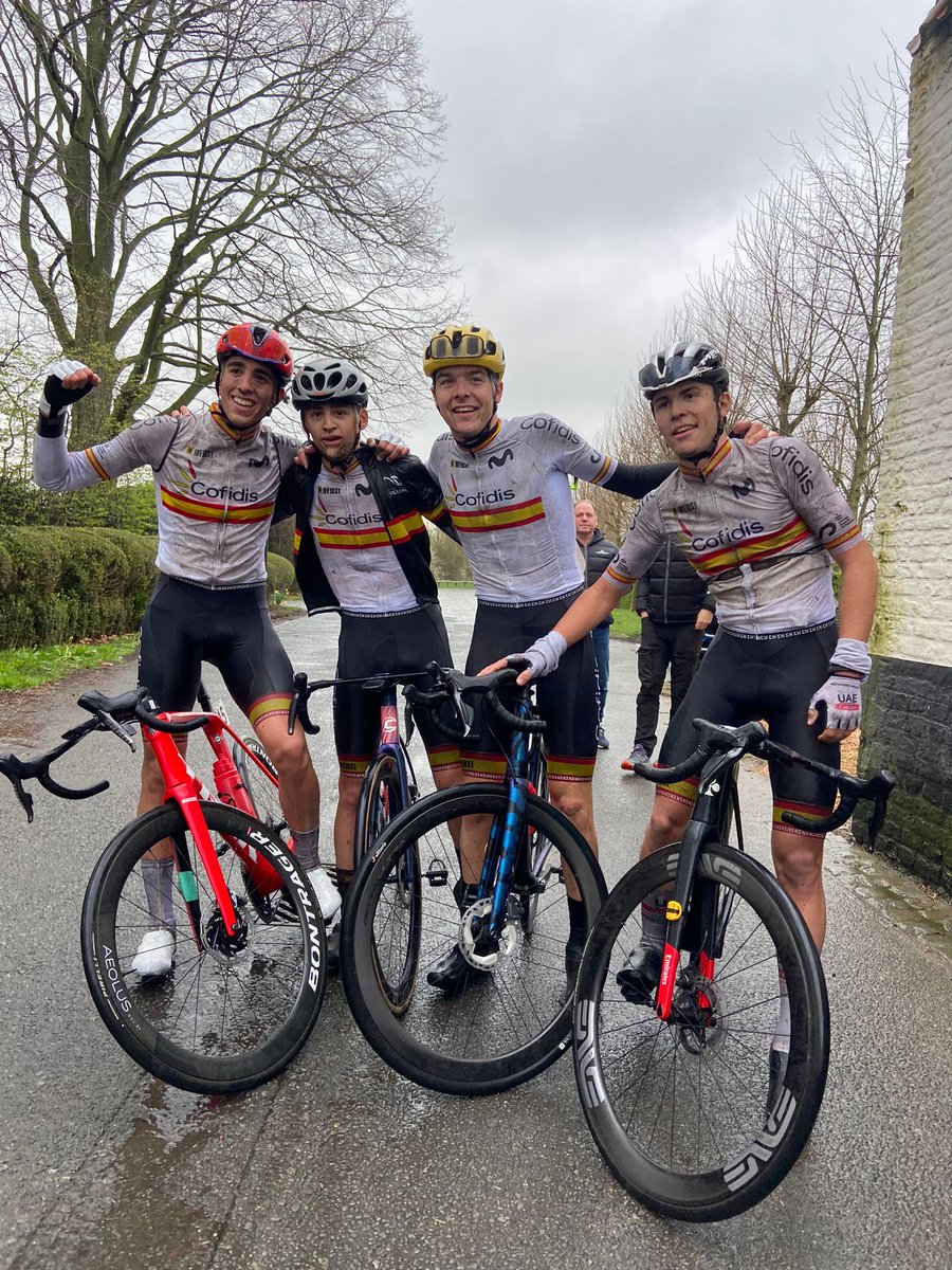 #TeamESPciclismo 🇪🇸 | ¡ V I C T O R I Ó N  de Héctor Álvarez en la Guido Reybrouck Classic!🏆

Sensacional triunfo del alicantino en la dura carrera belga con tramos de pavé🇧🇪

¡Enorme trabajo de toda la Selección Española🇪🇸!🙌

¡Enhorabuena, <a href="/hectorralvareZz/">hectoralvarez_06</a> !