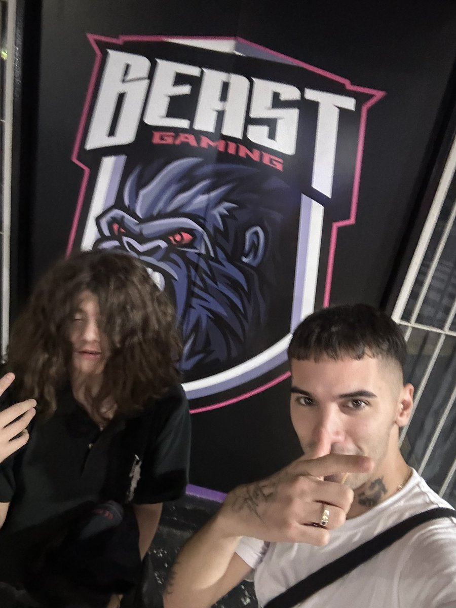 davusito's tweet photo. Chau musica hola mewing company gracias por la oportunidad #beastgaming prometemos darlo todo con mi compañero el swaggerman 🤫🧏🏼♂️ https://t.co/85jQkzTxBm