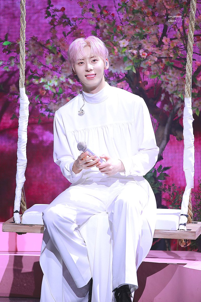 splendid_light's tweet photo. ✨
➖            
240310
🌸🐱🌸⋆｡˚ ⋆｡˚ ° ❀⋆.ೃ࿔*:･
#황민현 #HWANGMINHYUN #너를비출게 https://t.co/IfmNlUzlz8
