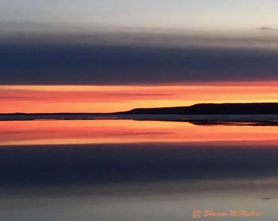 Breathe it in! Another beautiful Manitoulin Island dawn on Lake Kagawong.buff.ly/3vfn9aw #travel #discoverON #photography #manitoulinmagic